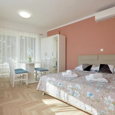 Apartments Nika Turanj Exterior foto