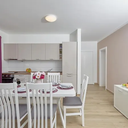 Apartments Nika Turanj Habitación foto