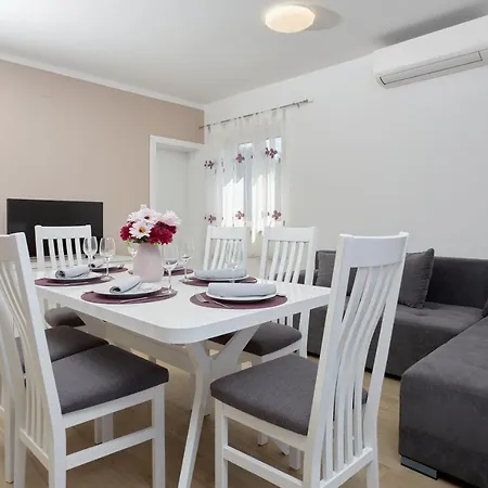 Apartments Nika Turanj Habitación foto