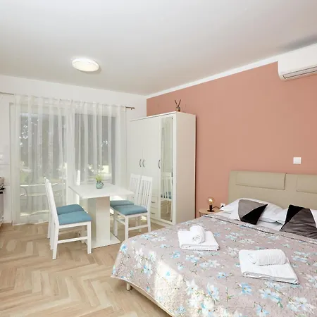 Apartments Nika Turanj Habitación foto
