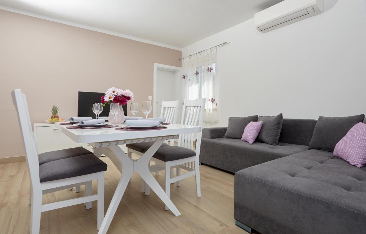 Apartment Nika Turanj